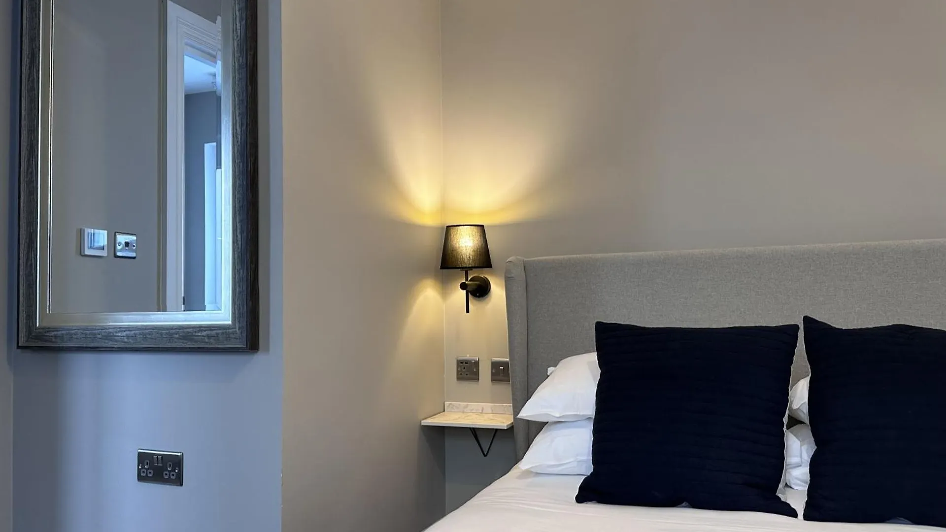 Hotel Central Studios Cardiff