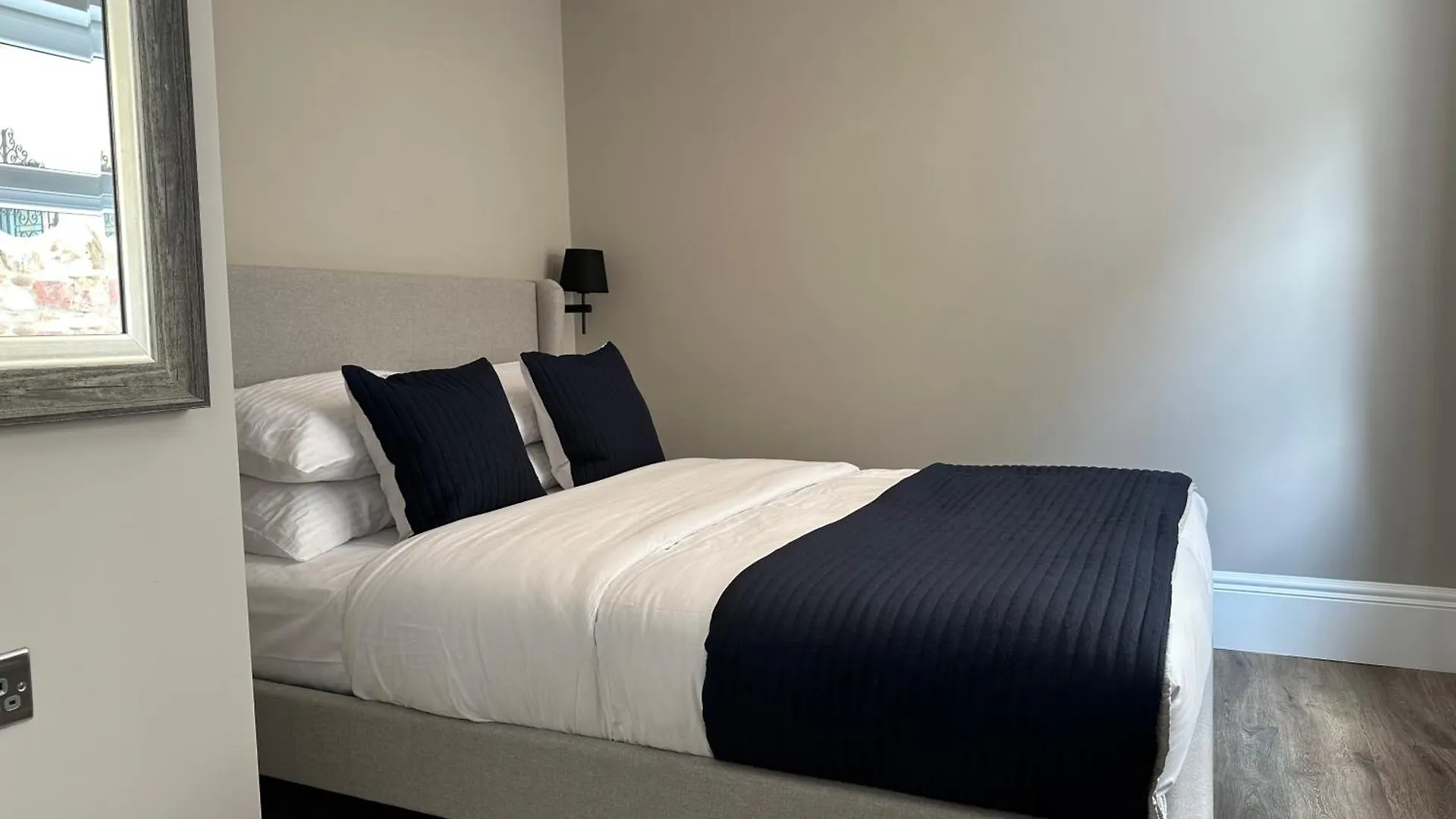 Hotel Central Studios Cardiff